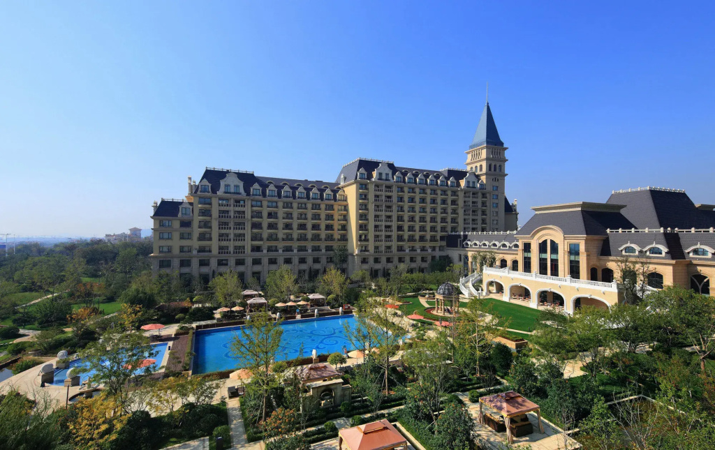 Hilton Qingdao Golden Beach - 3