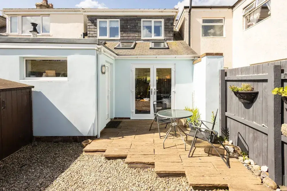 Host Stay Harbour Holm