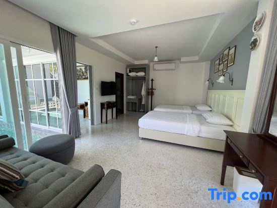 2 Bedrooms Villa