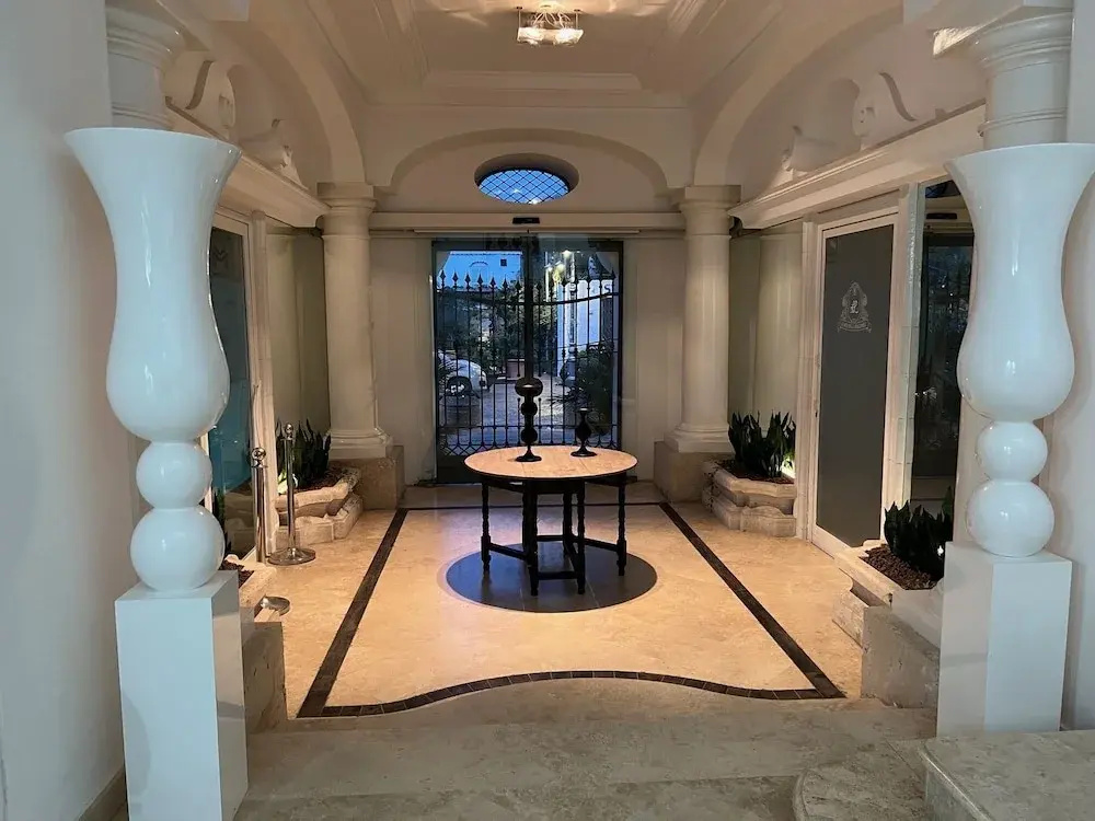 Lobby & Reception