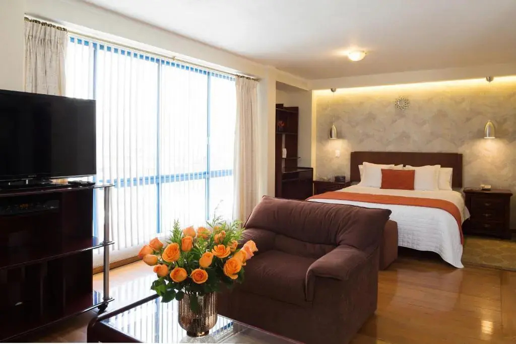 Suite with city view