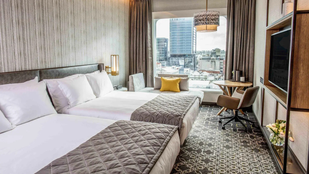 Standard Quadruple room with city view