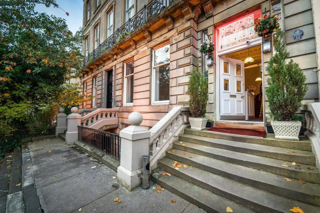 Kelvin Apartment