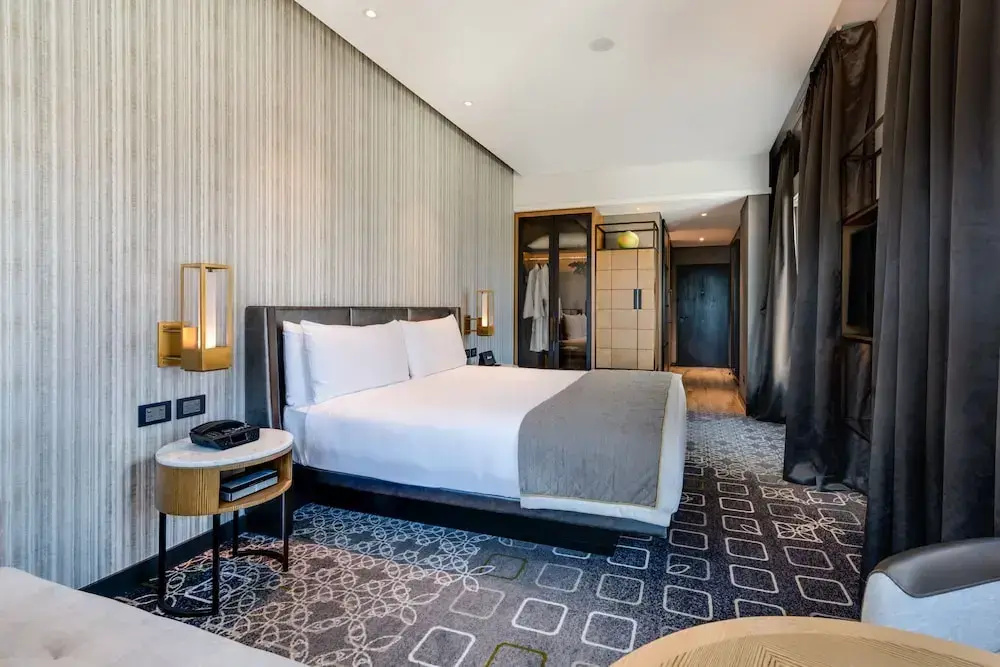 Classic Double Club room (full double bed)