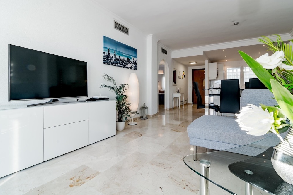PP- Fantastic 2 bedroom apt with roof top terrace
