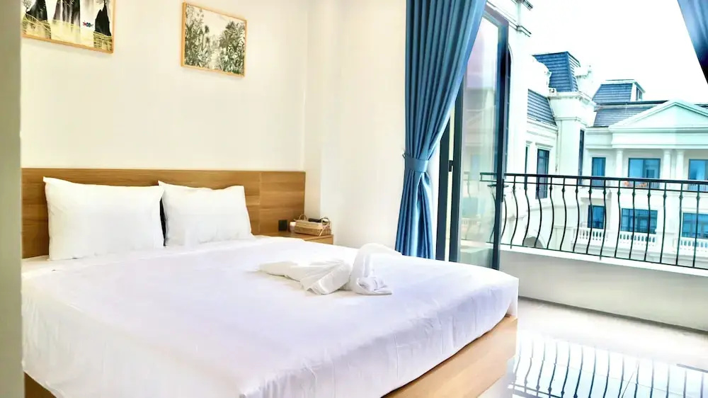 Deluxe Double room (full double bed)