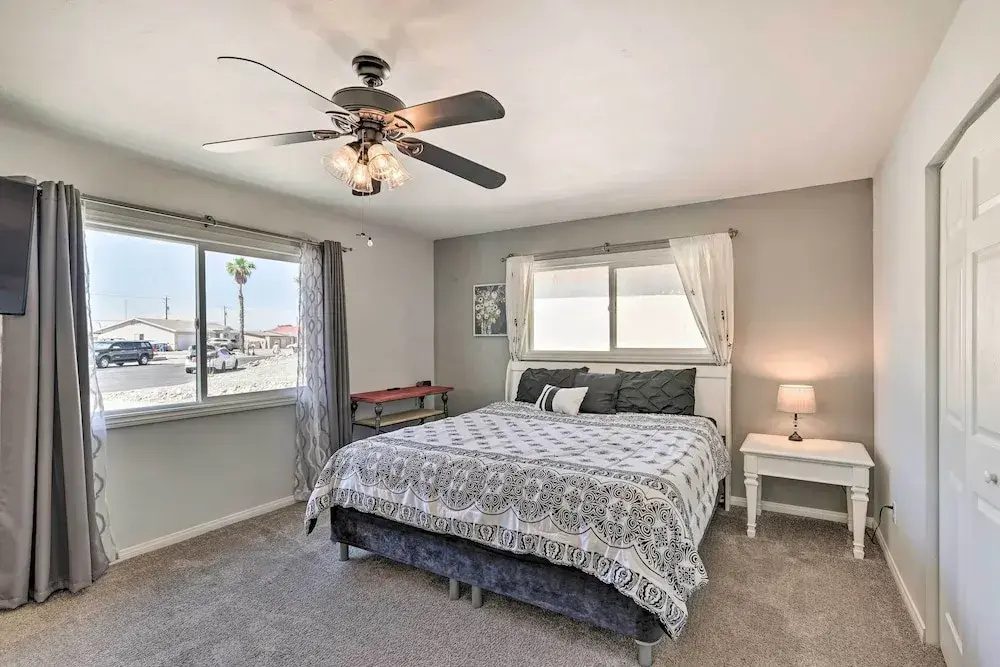 2 Mi to Lake Havasu State Park: Home w/ Pool!