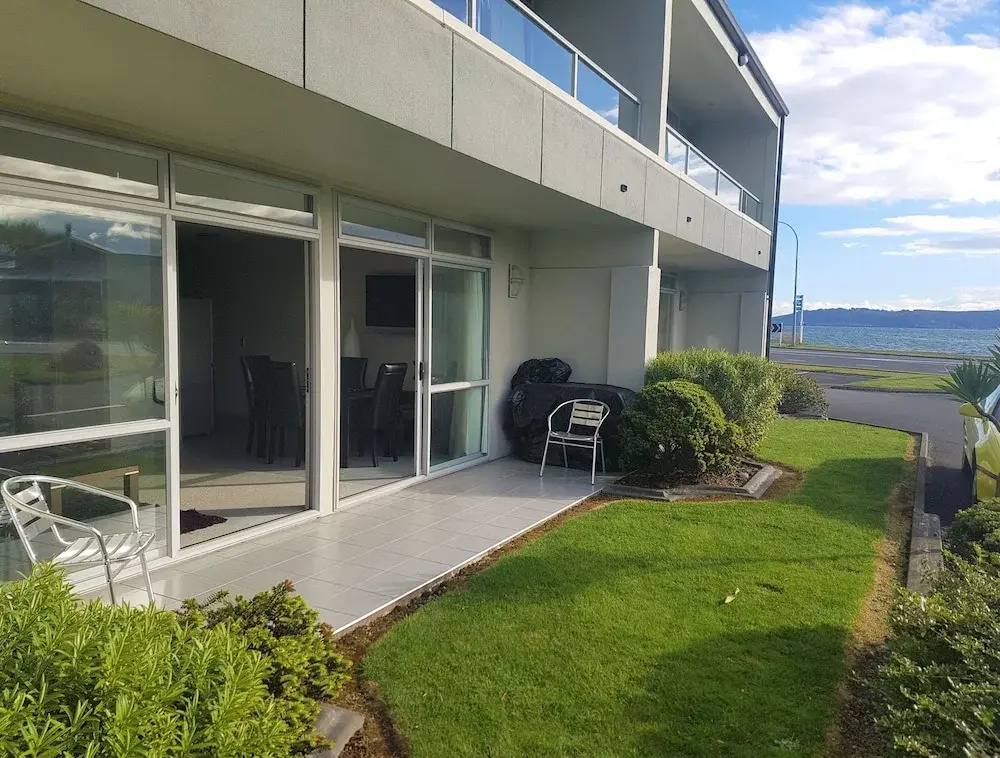 300 Lake Terrace C4