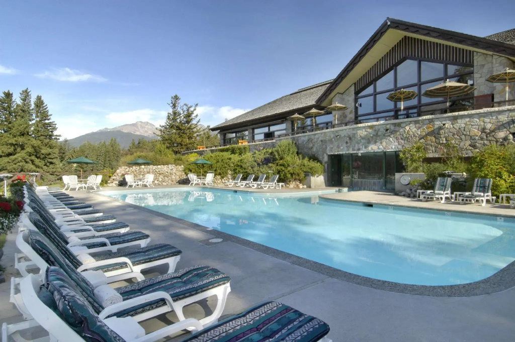 Fairmont Jasper Park Lodge - 3