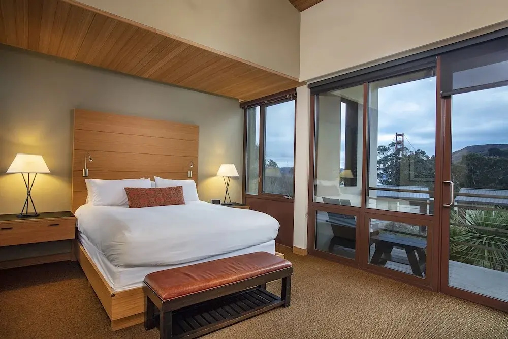 Contemporary Golden Gate View Deluxe Double room (full double bed)