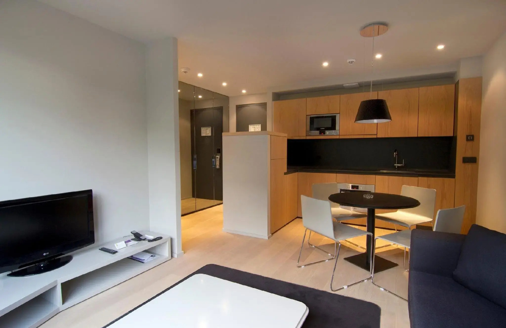 2 Bedrooms Apartment