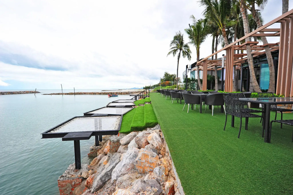 Beach & Waterfront