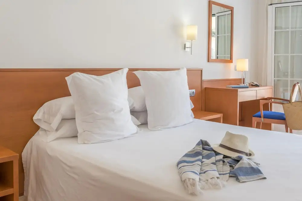 Superior Double room with balcony (full double bed)