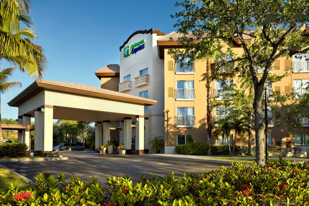 Holiday Inn Express Hotel Naples Downtown - 5th Avenue
