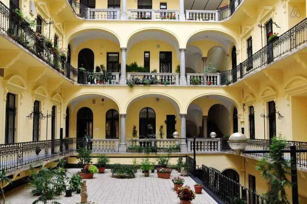 Deluxe Apartment