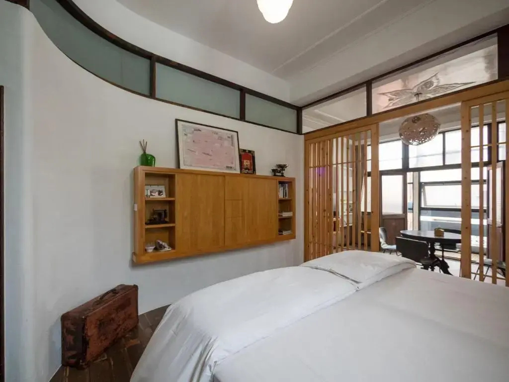 Deluxe Double room with city view (full double bed)