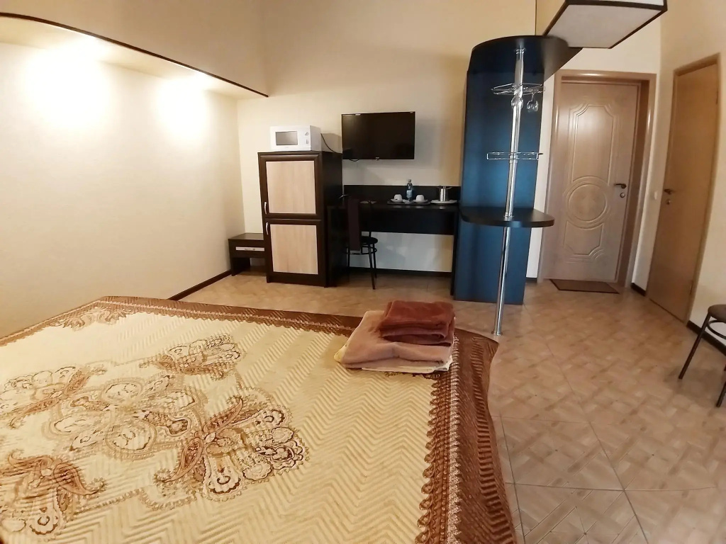 Double Suite (full double bed)