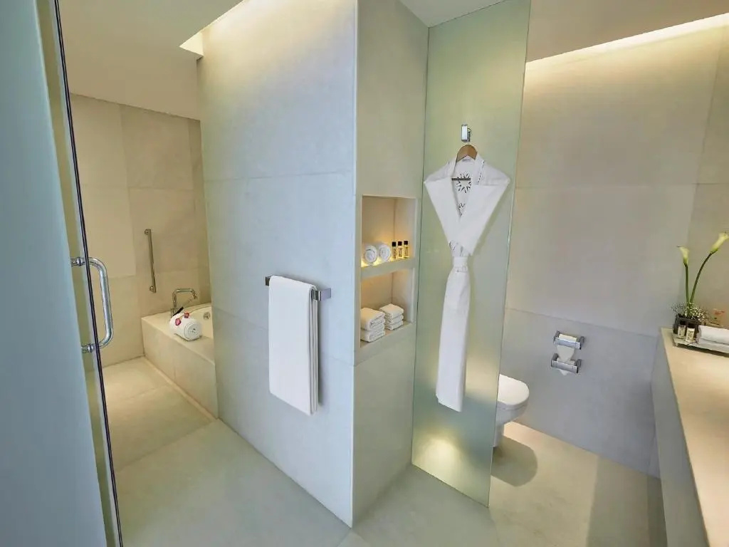 1 Bedroom Deluxe Double Suite with city view (full double bed) (bed type is subject to availability)