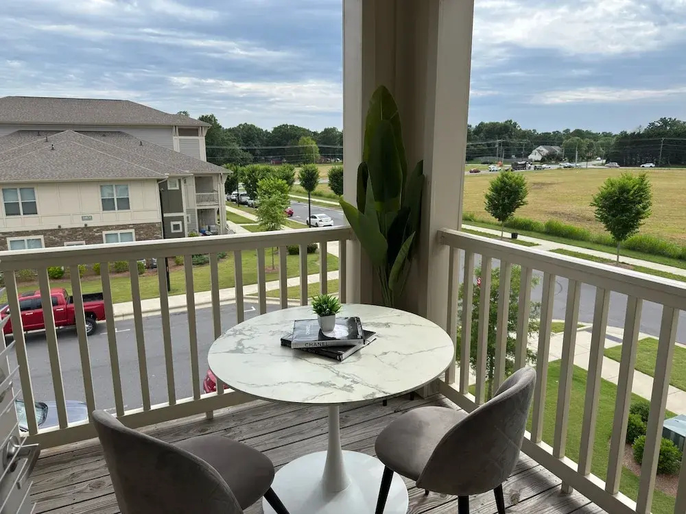 Upscale King 2BR Suite Mins to Charlotte