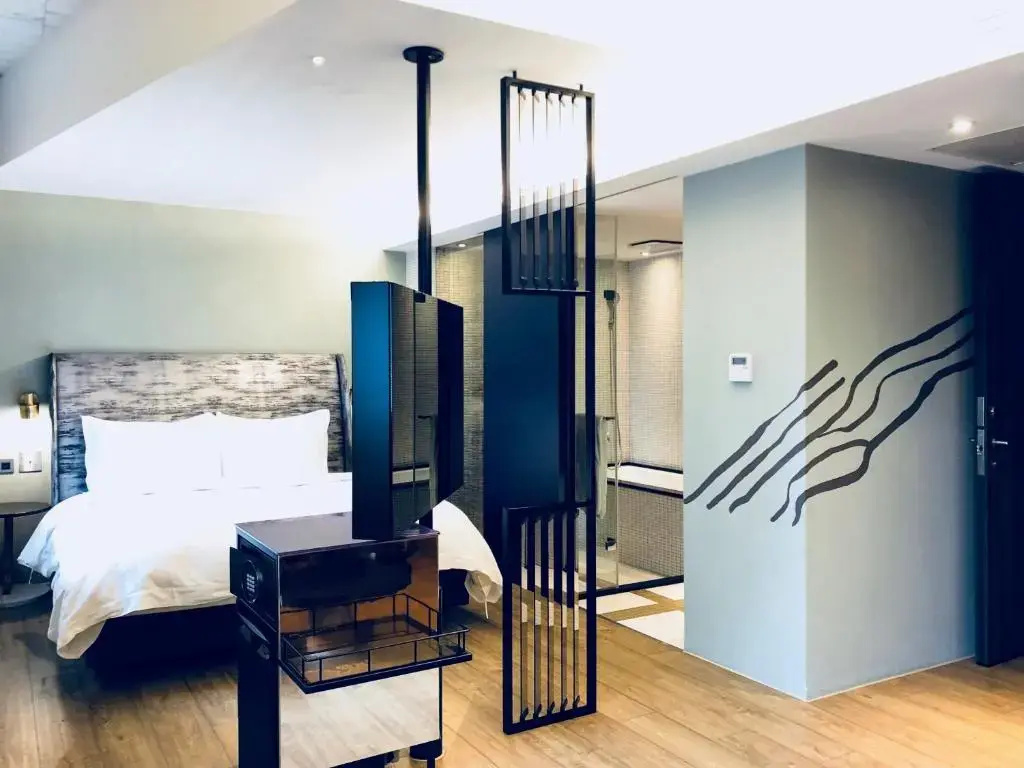 Deluxe Double Suite (full double bed)