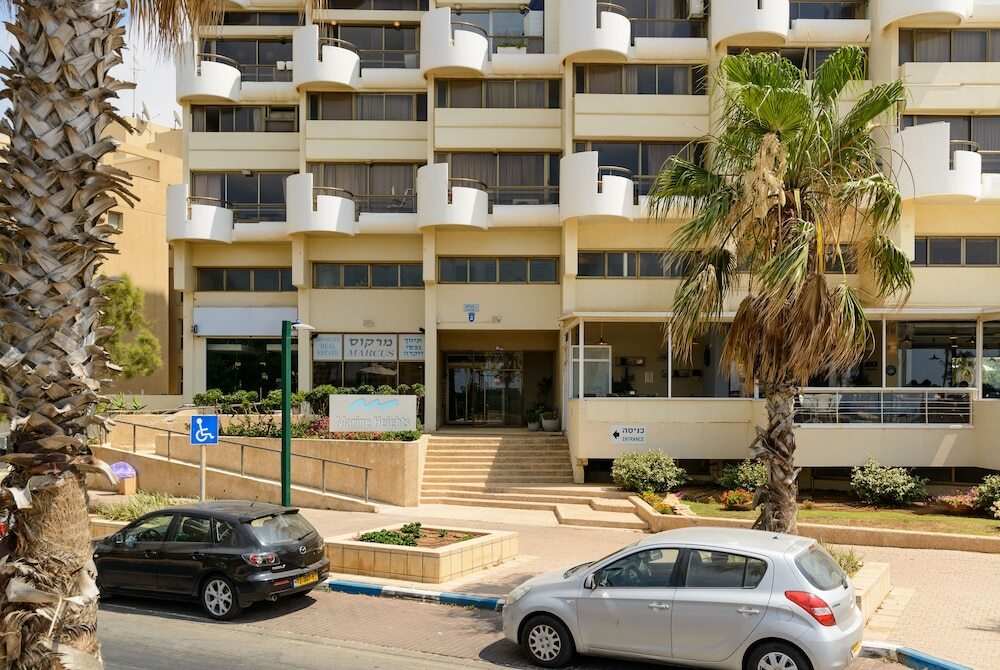 3Br Apt Steps From Sea W Parking