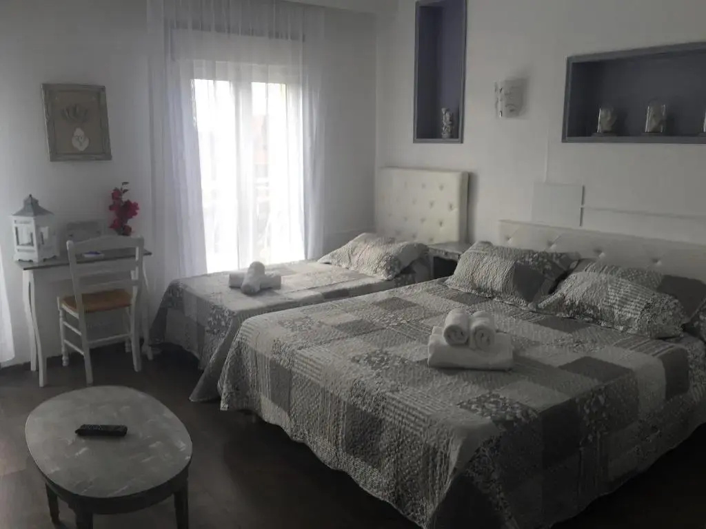 Standard Triple room with view