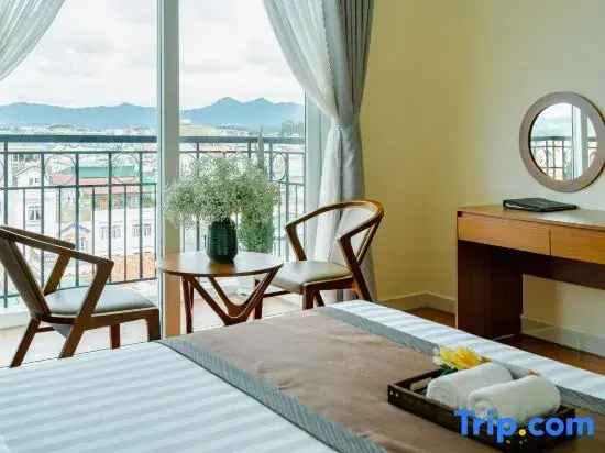 Deluxe Double room with balcony and with city view (full double bed)