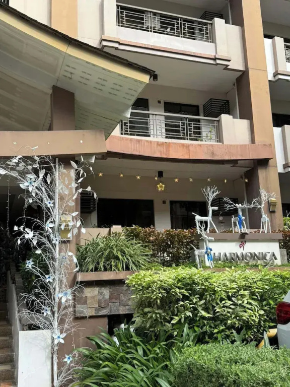 Alabang Condo by Lyre