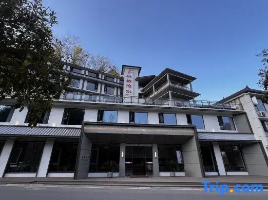 Xiaoqiao Liushui Renjia Inn