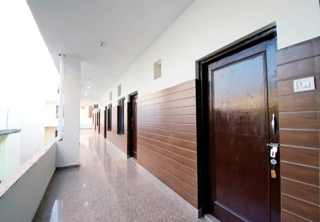 Lobby & Reception