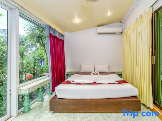 5 Bedrooms Villa with garden view