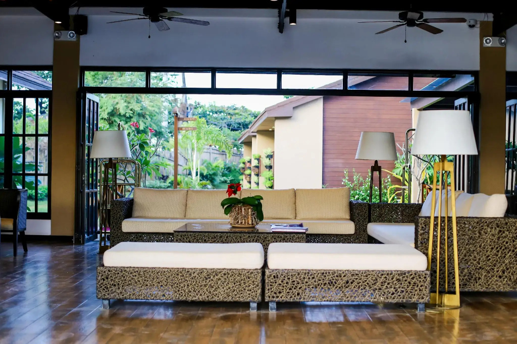 Lobby & Reception