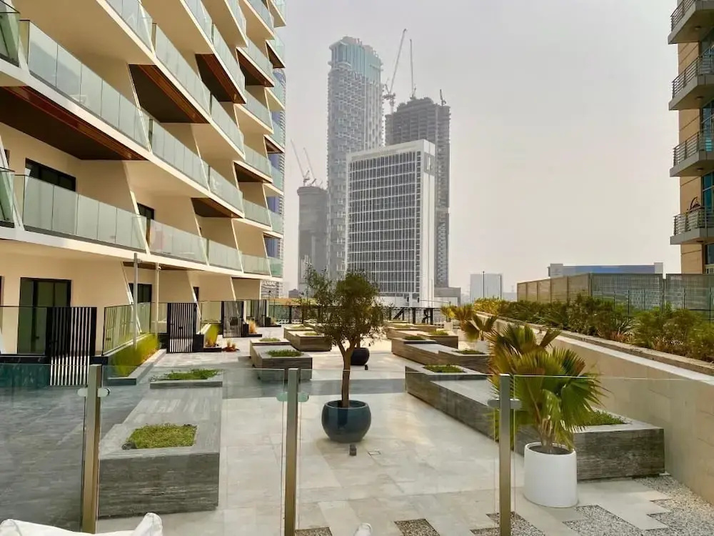 Luxurious 2-BR Oasis Steps Burj Khalifa