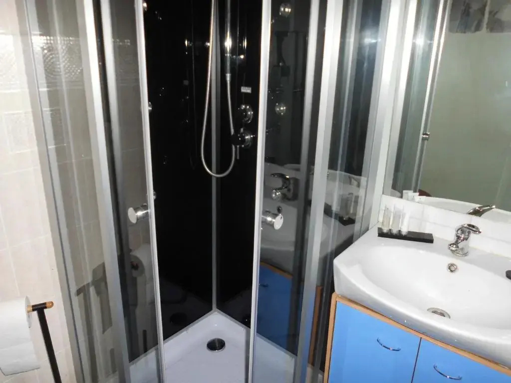 Standard Double room with garden view (full double bed)