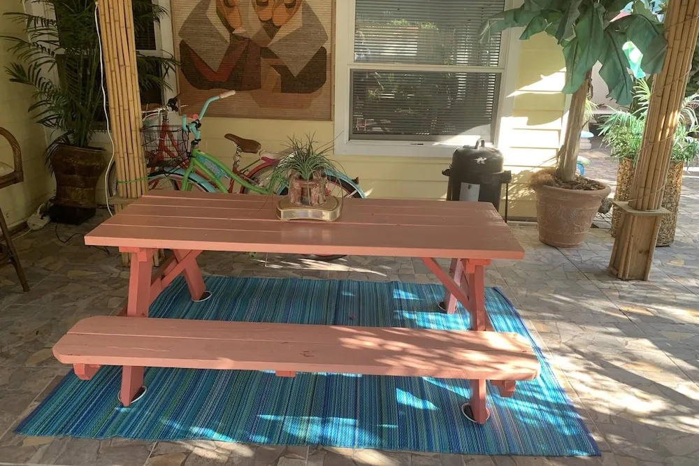 The Secret Garden Home Close to Beach, Shops, Restaurants, Pet Friendly, Close to Lucerne Ave!
