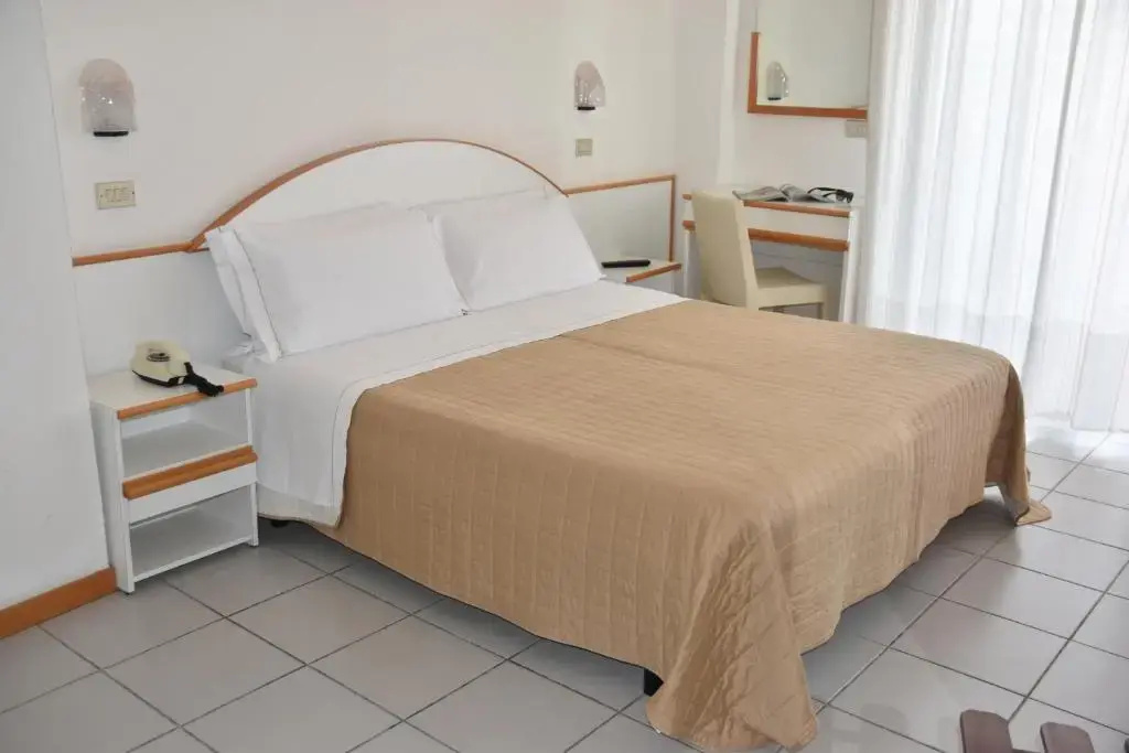 Standard Double room with balcony (full double bed)