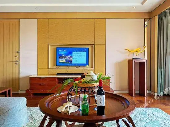 1 Bedroom Ambassador Double Club Suite full double bed