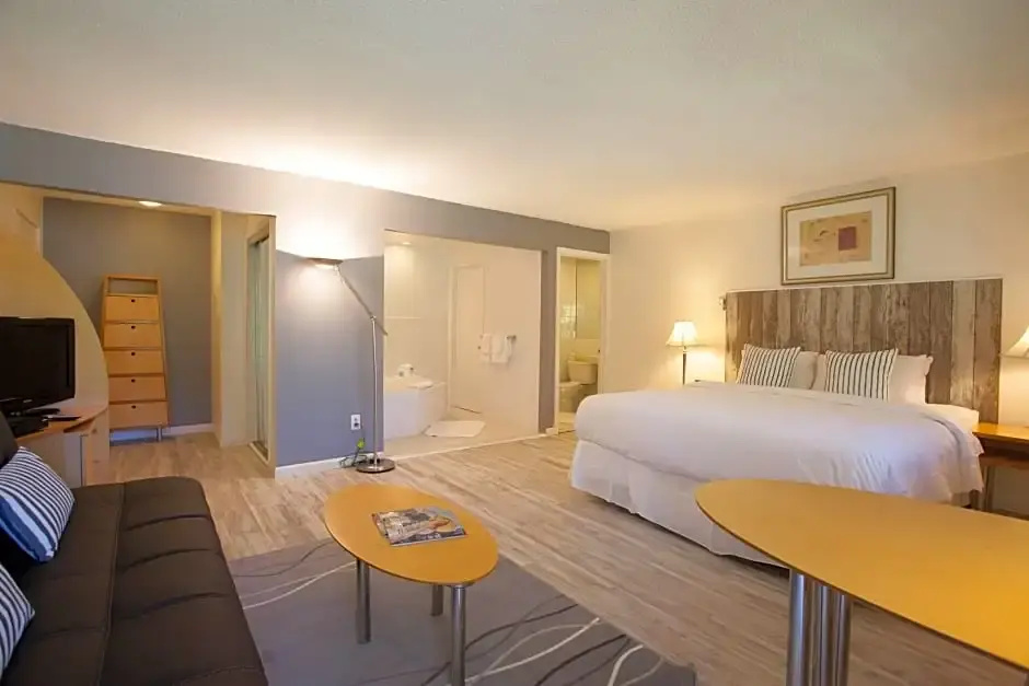 Double Suite (full double bed)