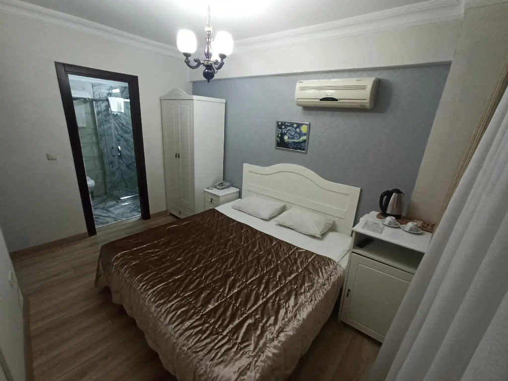 Double room (full double bed)