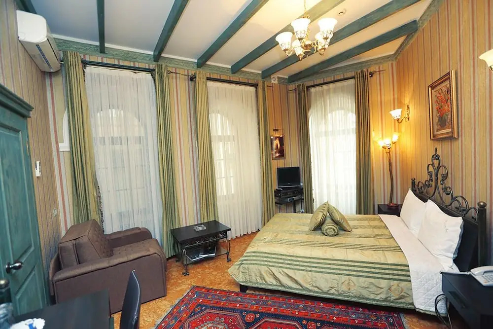 Lobby & Reception