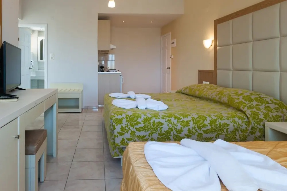 Standard Triple room with balcony and with garden view