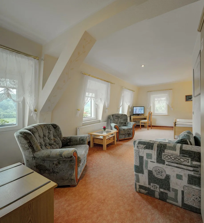 Standard Triple room