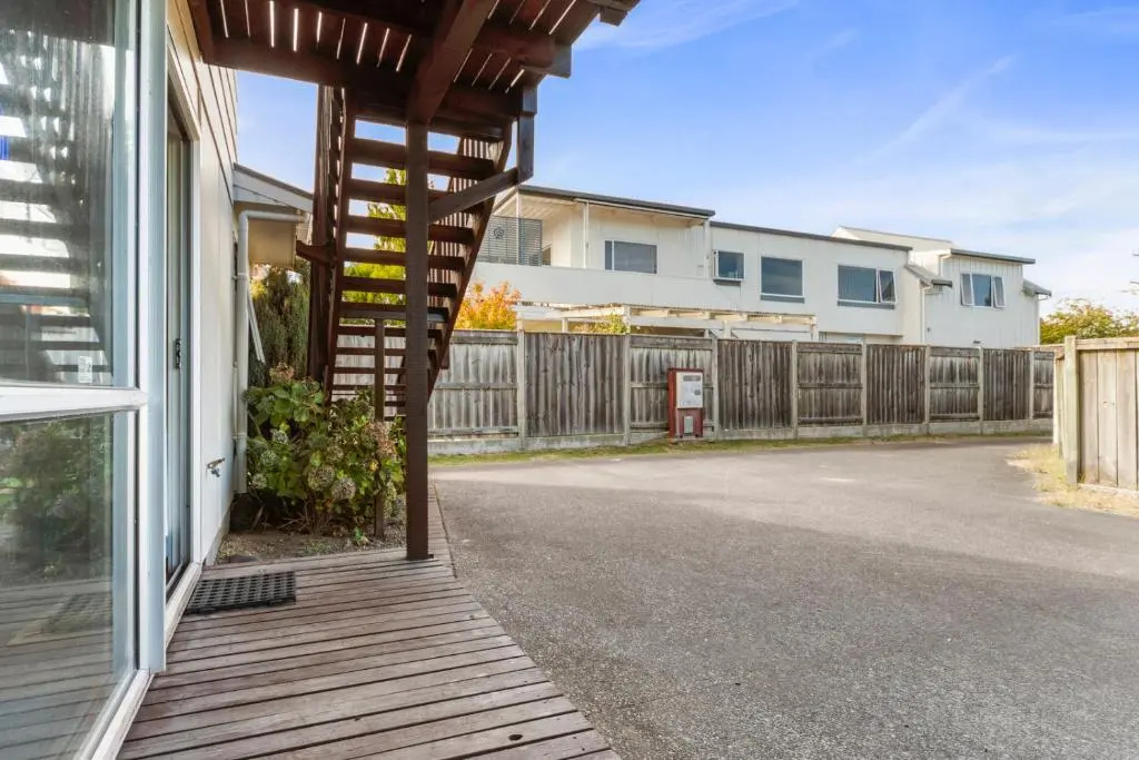 Rainbow Lake House - Lake Taupo Holiday Home