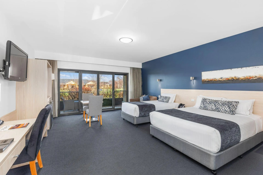 Deluxe Double Suite (twin beds)