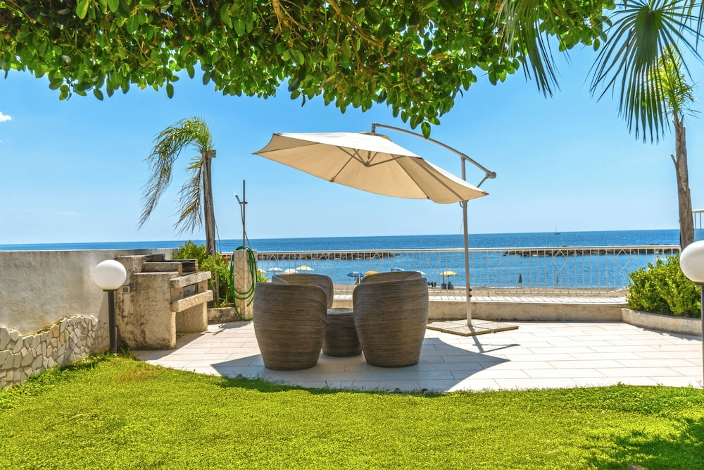 Luxury Villa on the Beach in Diamante, Sea View - Villa Ventre