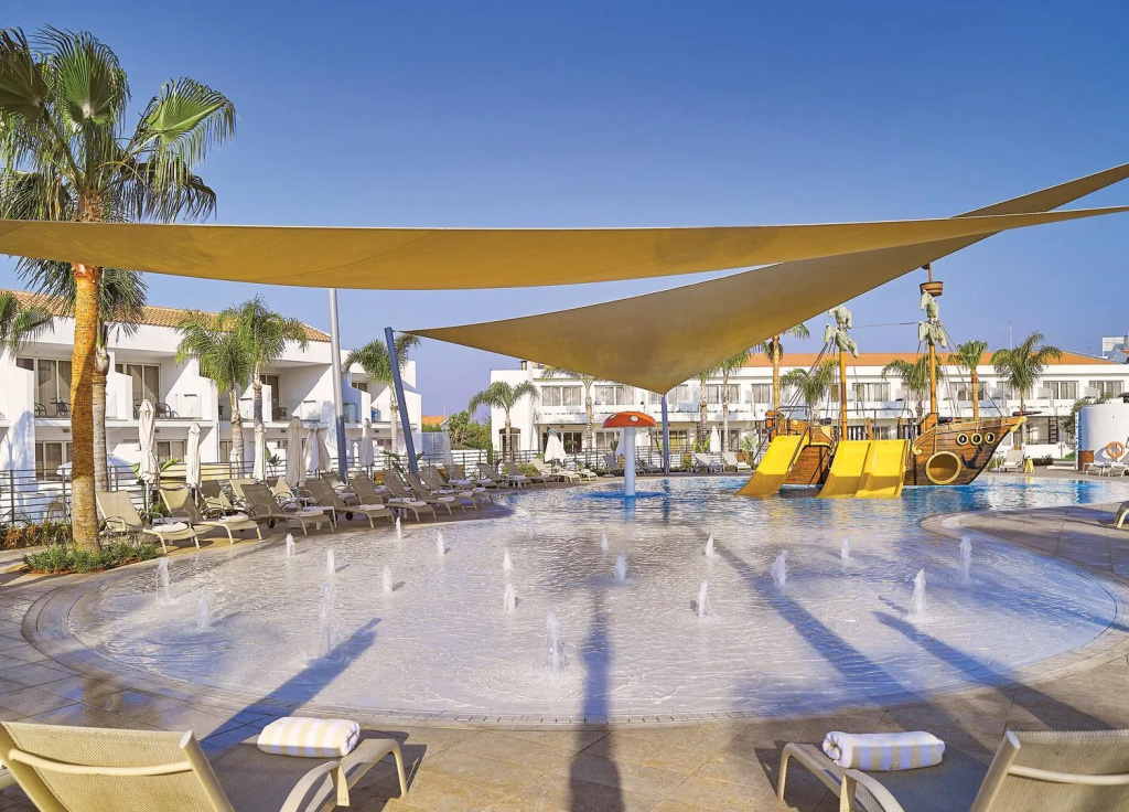 Beach & Waterfront