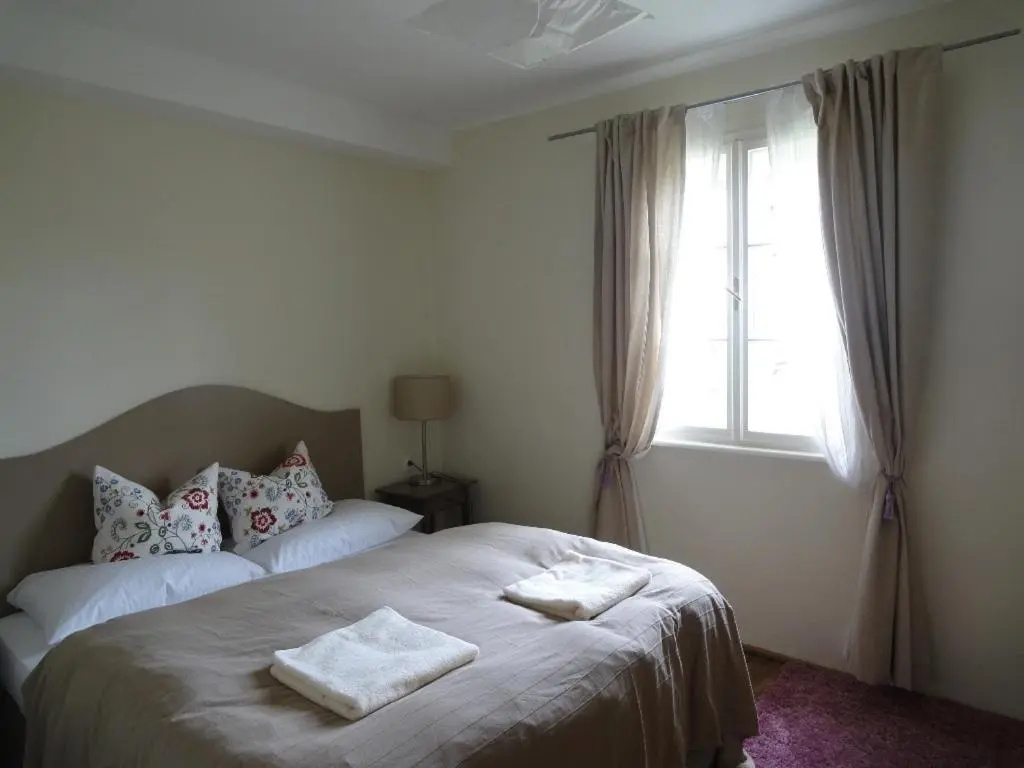 3 Bedrooms Apartment