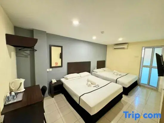 4 Bedrooms Standard Family room