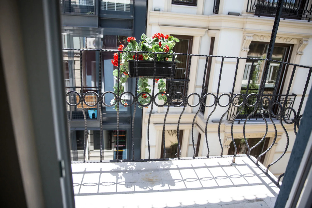Balcony & Terrace