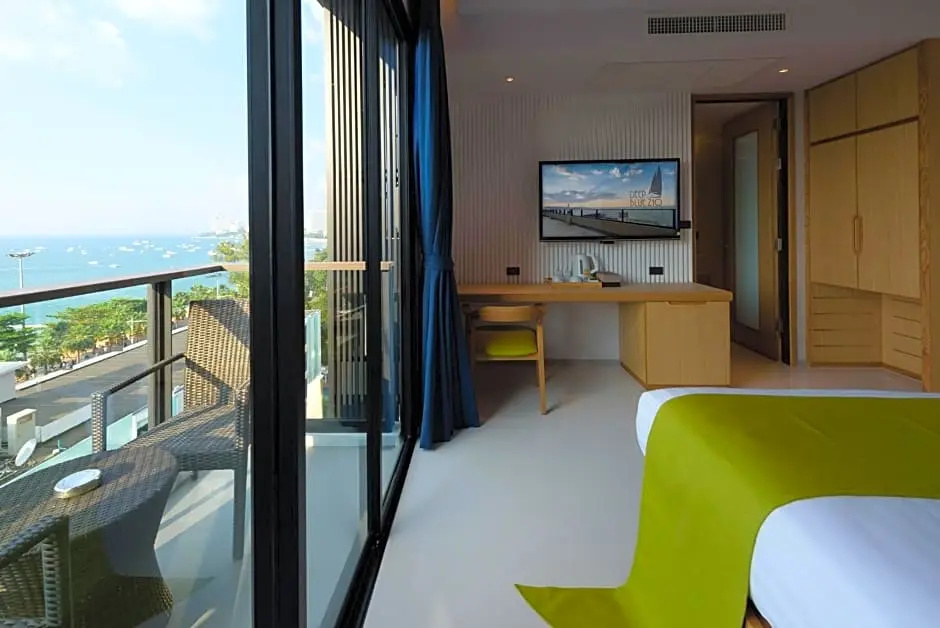 Standard room with balcony and with sea view